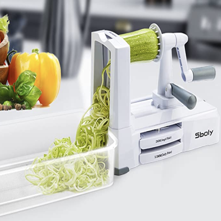 The spiralizer making zoodles 