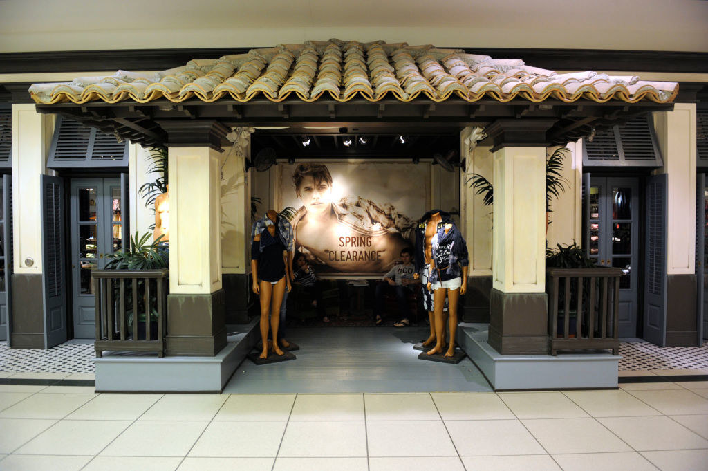 A photo of the exterior of a Hollister store (which has beach house design) inside of a mall 