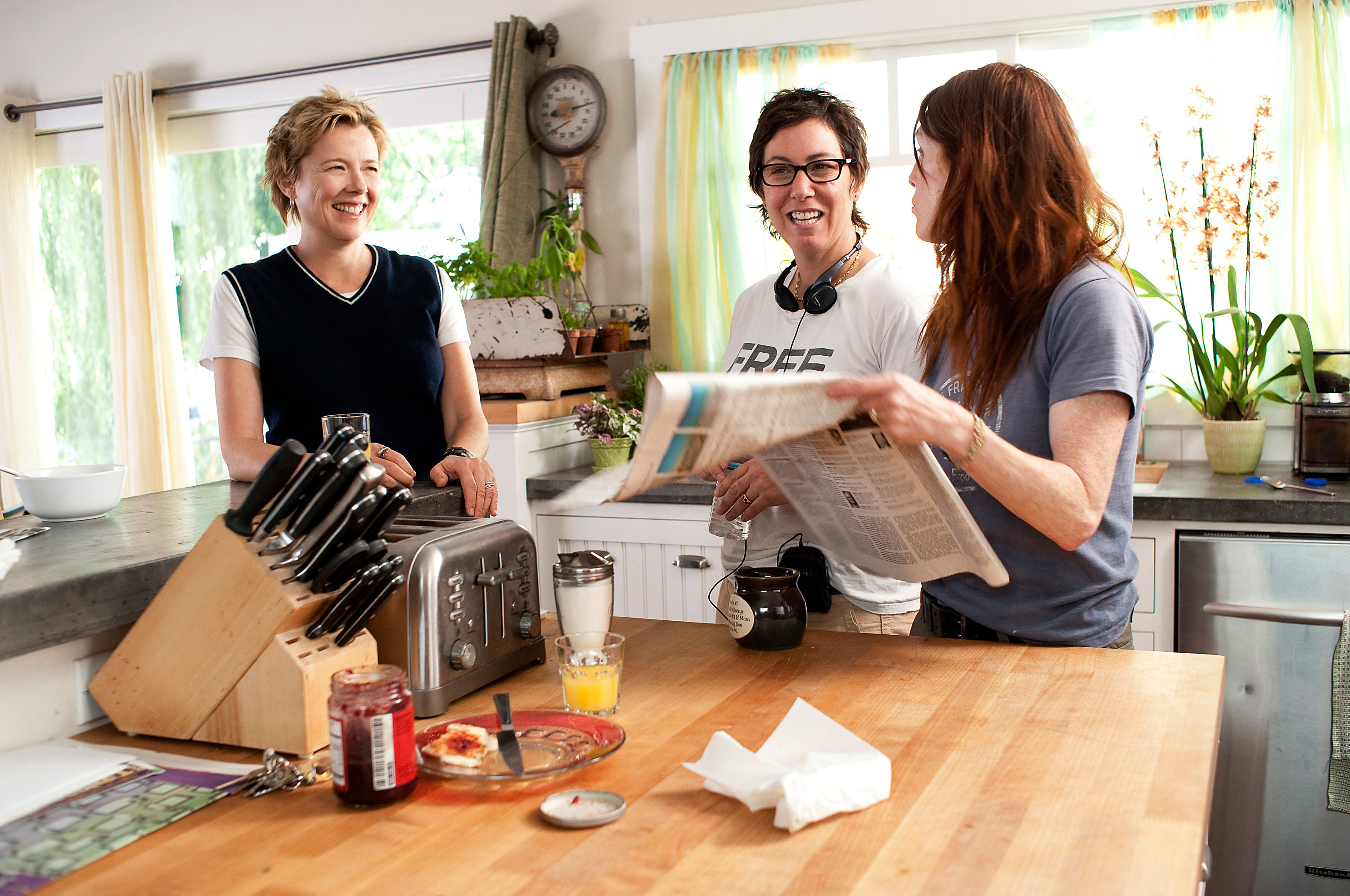 Lisa Cholodenko discussing scene with Julianne Moore and Annette Bening