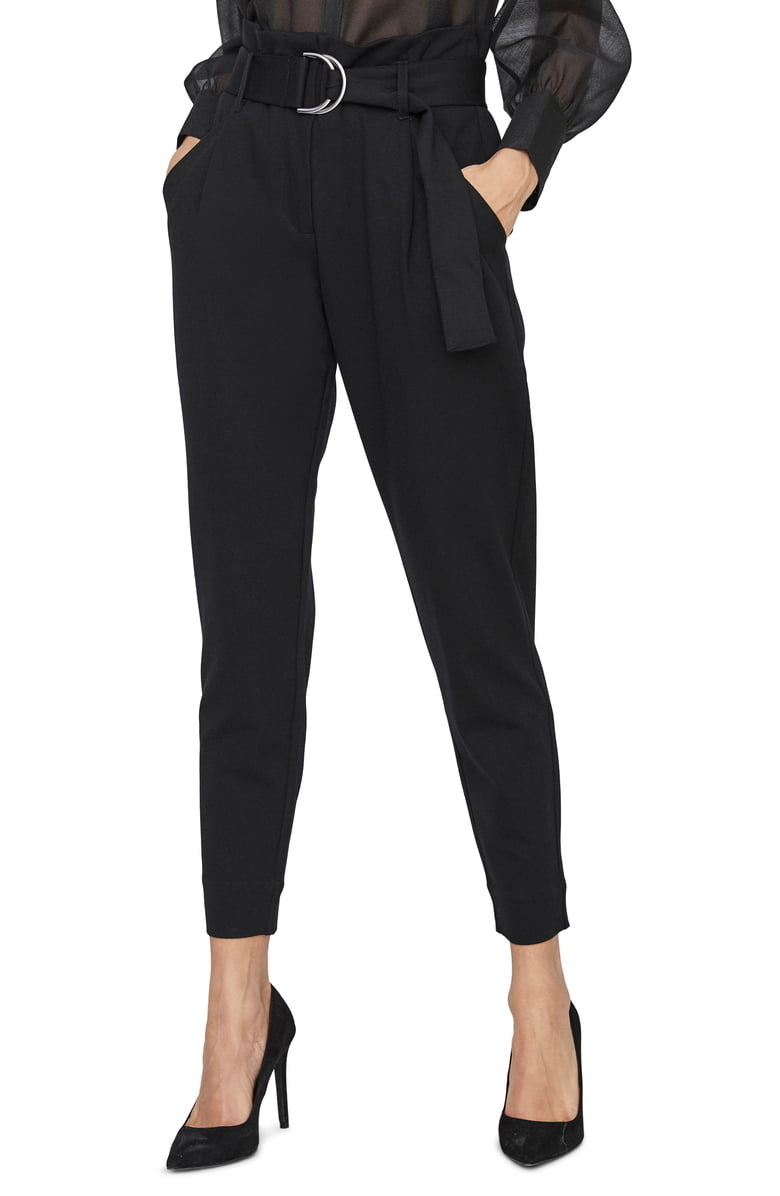 Closeup of the VERO MODA Bailey belted pants on a model