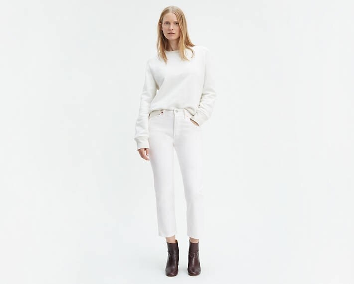 Model wearing the white jeans 