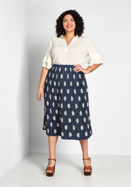 A model wearing the navy and white skirt