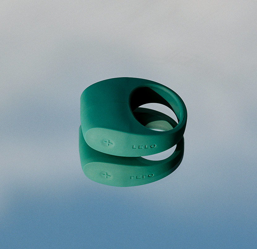 a silicone ring with an opening at the bottom and a thicker portion at the top. operation buttons are on the side of it.