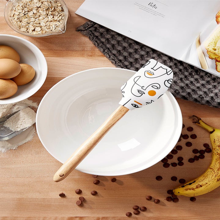 A spatula on a bowl