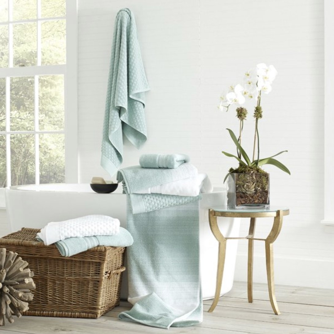The light blue and white ombré towel set