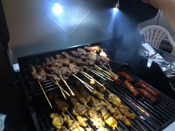 Another reviewer cooking when it's dark outside, but is able to see the food on the grill with the barbecue lights