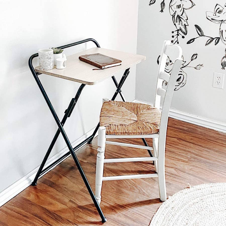 Small Desks—Compact Desks for Small Spaces