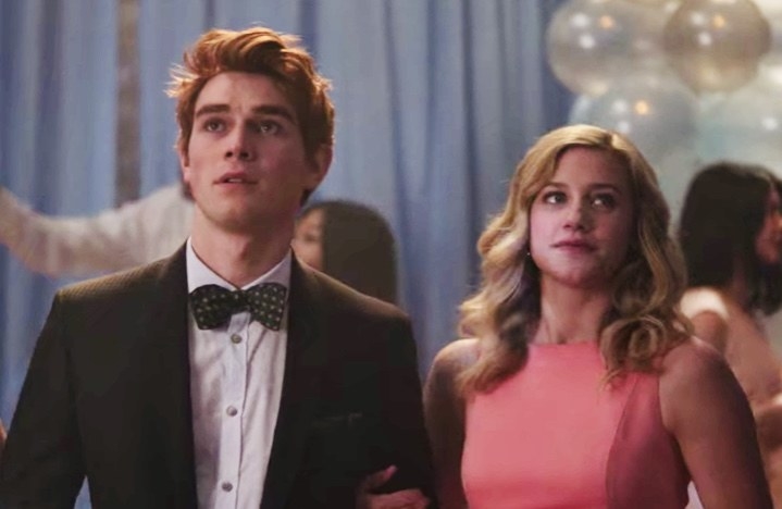 Archie and Betty walking into a high school dance