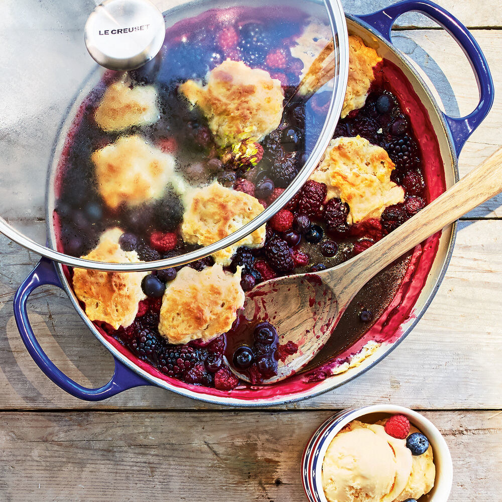 The buffet casserole with glass lid