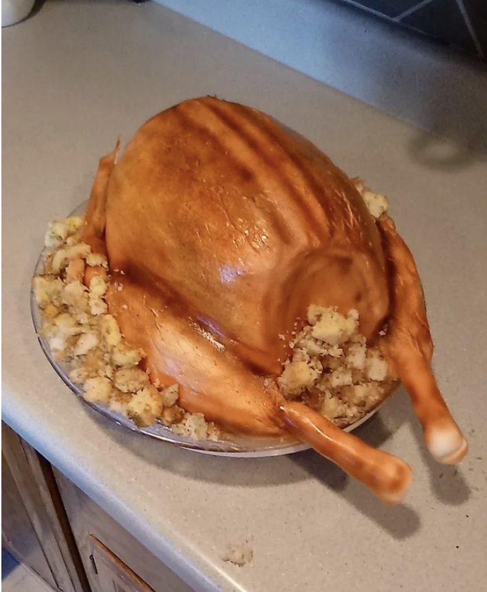 A cake that looks exactly like a turkey