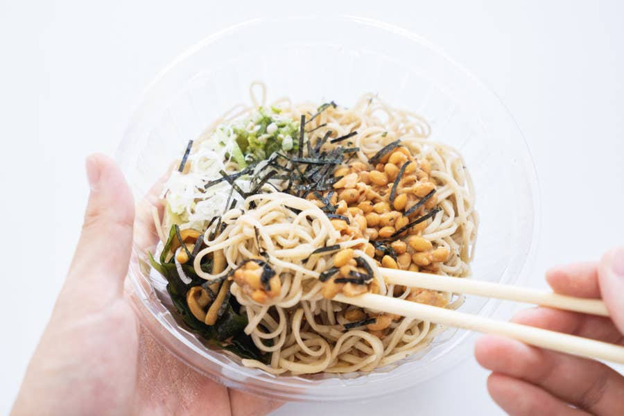 まさかの組み合わせだわ ファミマの新作 納豆そば が予想以上の美味しさ
