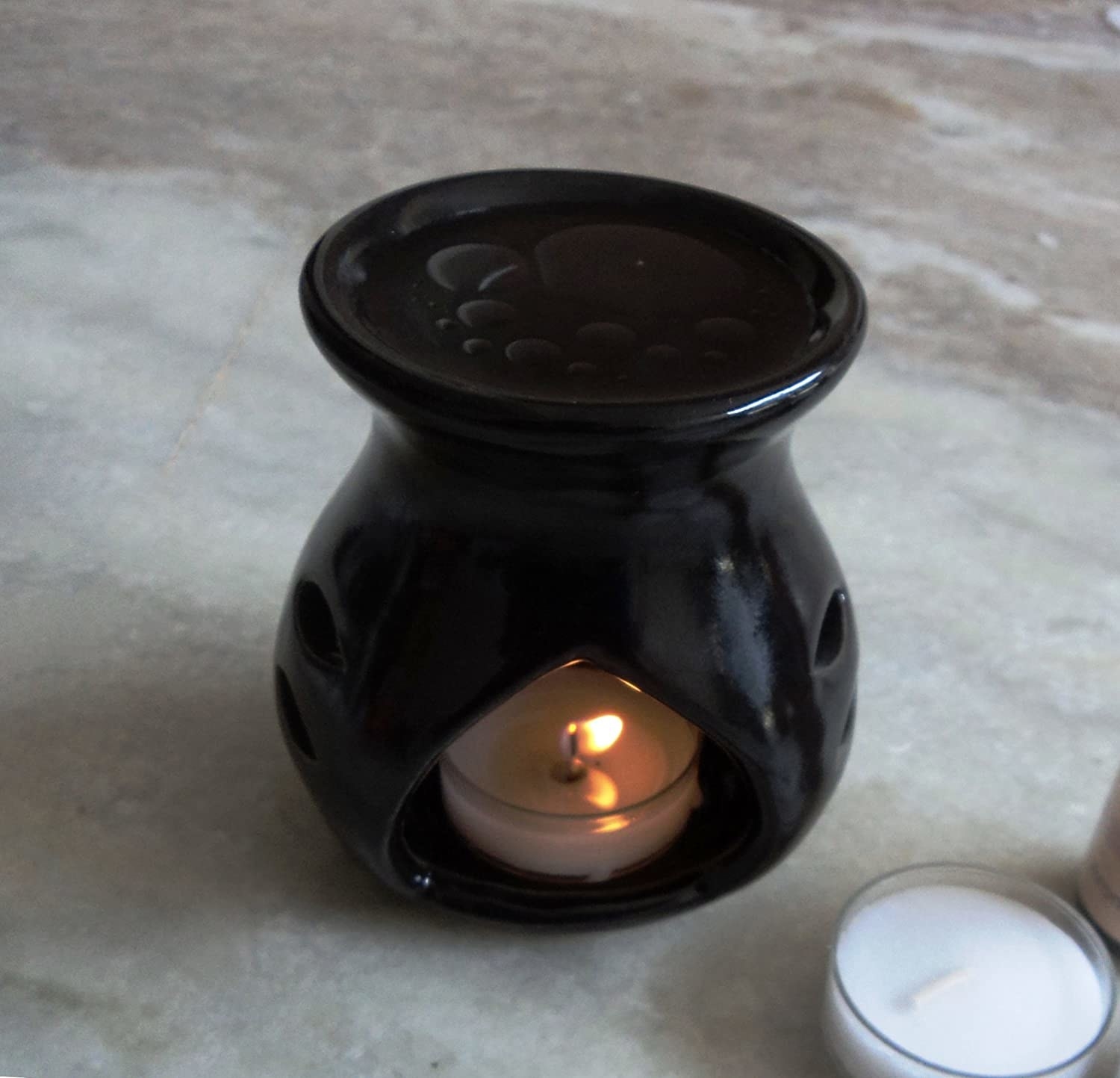 A black essential oil burner.