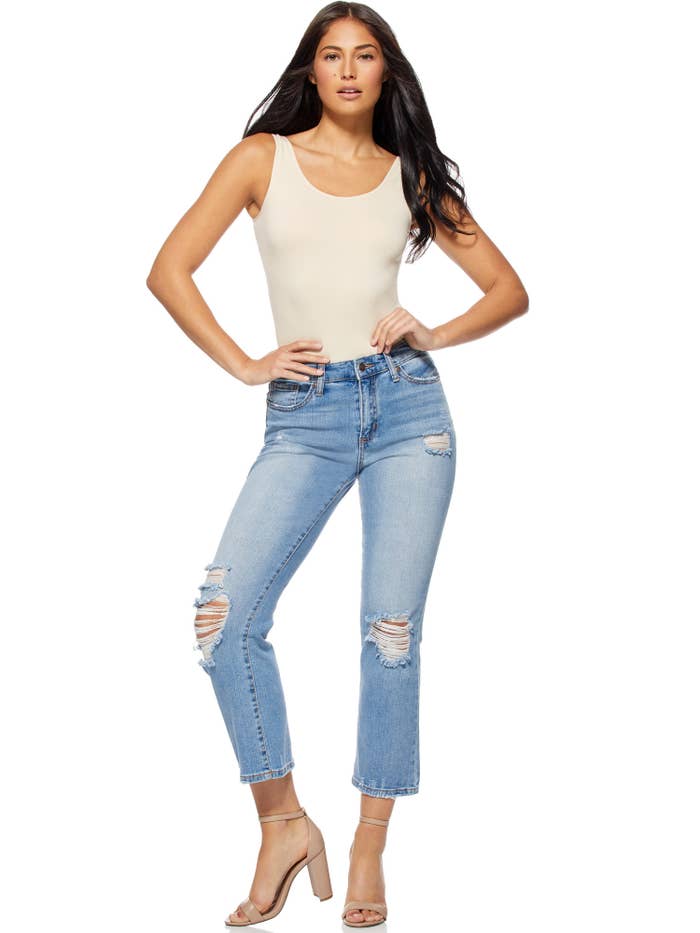 woman wearing sofia vergara jeans