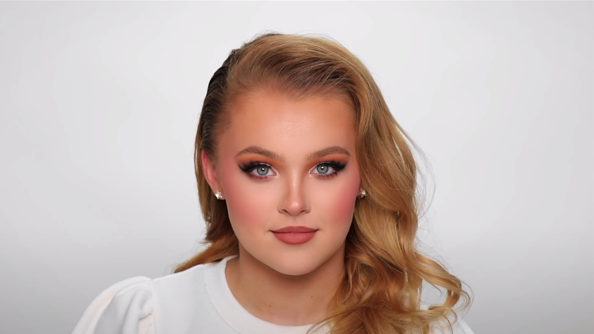 JoJo Siwa in a glam makeup look