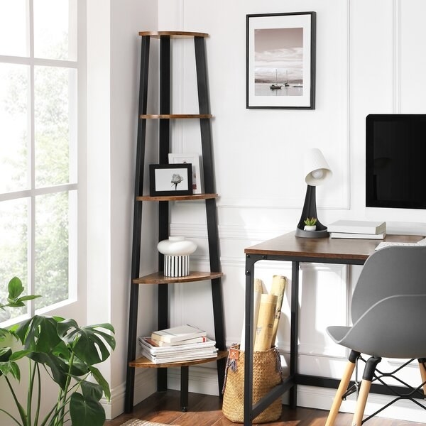 Five shelf triangular bookcase in black and natural wood