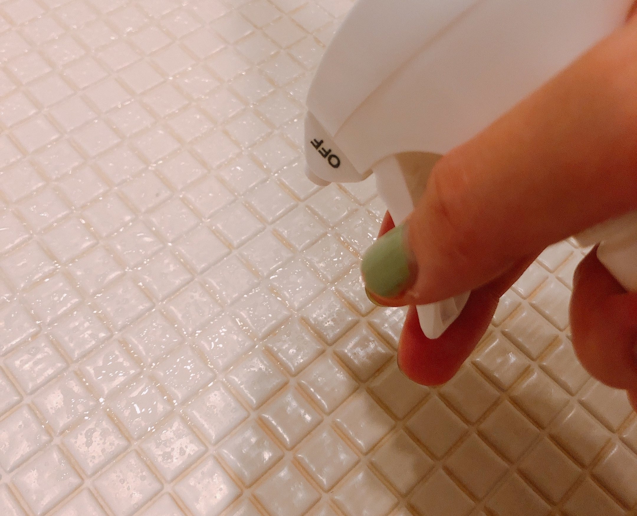 お風呂のカビ もうゴシゴシしなくていいんです お風呂のカビ もうゴシゴシしなくていいんです
