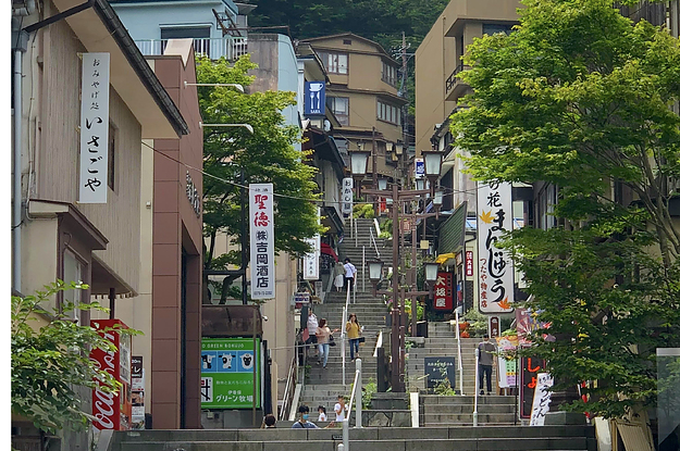 エリ、コンテンツ制作