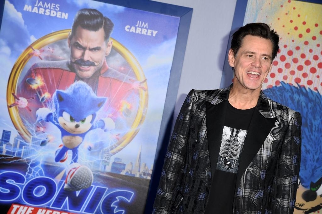 Jim Carrey wearing a plain blazer and t-shirt at the premiere for Sonic the Hedgehog