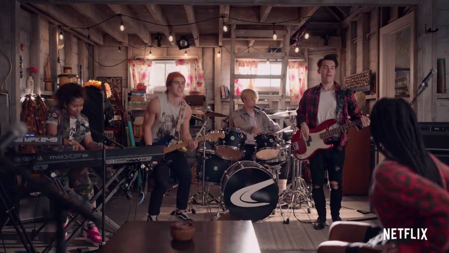 Netflix S Julie And The Phantoms Trailer