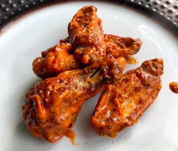 A plate of hot wings that a reviewer cooked using the air fryer