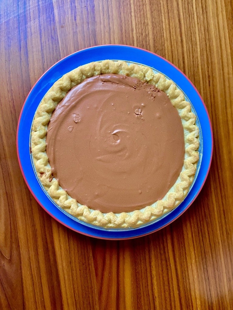 A pie crust with a chocolate filling