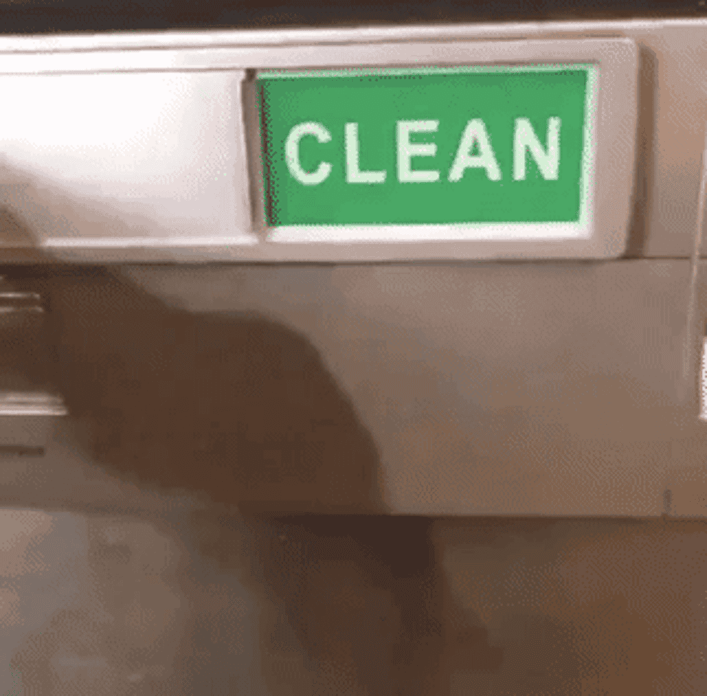 Gif of reviewer sliding the magnet to show &quot;clean&quot; and then &quot;dirty&quot; 