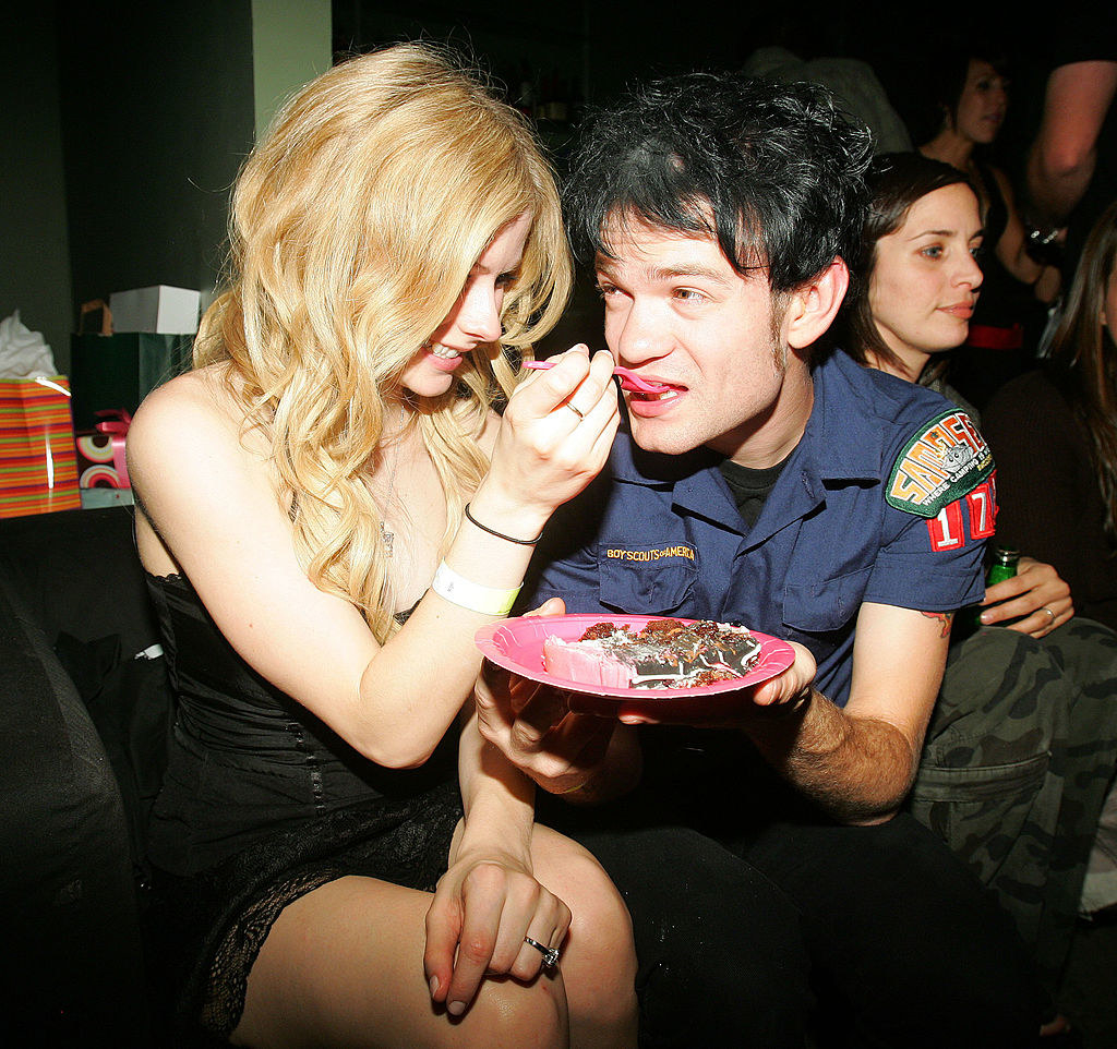 Avril Lavigne feeding Deryck Whibley cake