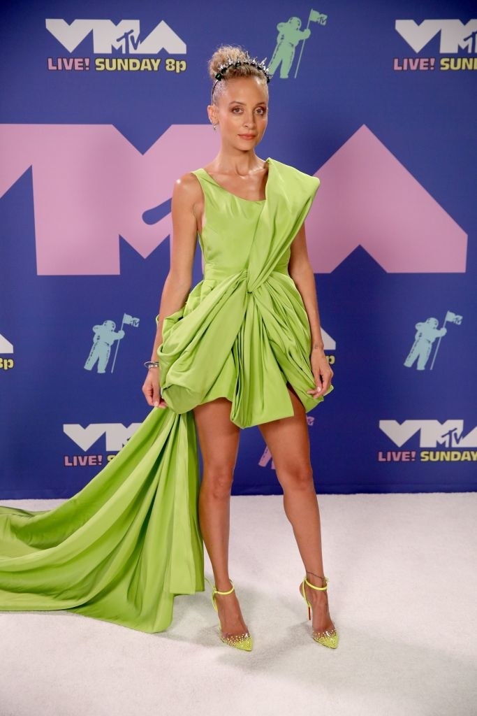 Nicole Richie wore a mini-dress with a flowing tail to the VMAs
