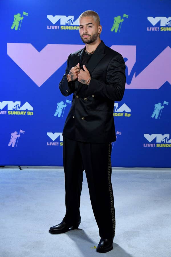 Maluma looked dapper at the VMAs