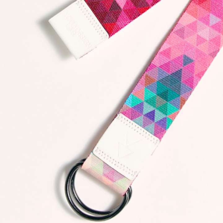 A close up of the fastening mechanism on the ends of the strap
