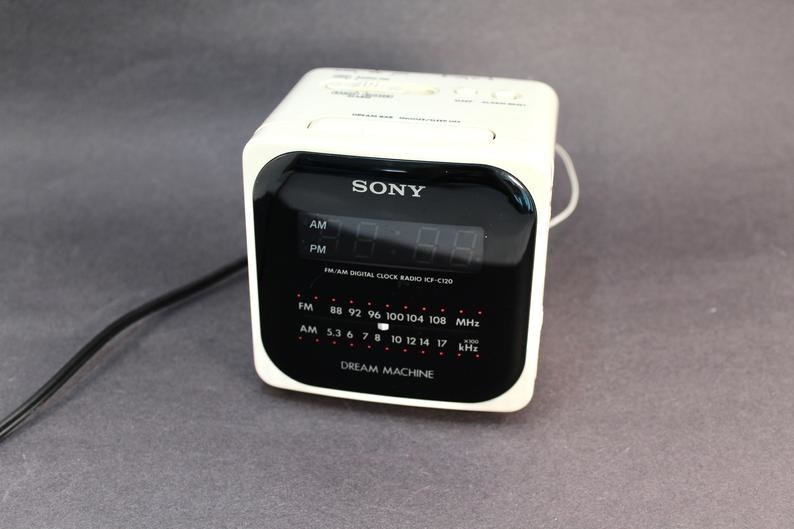 A photo of a white Sony Dream Machine radio alarm clock