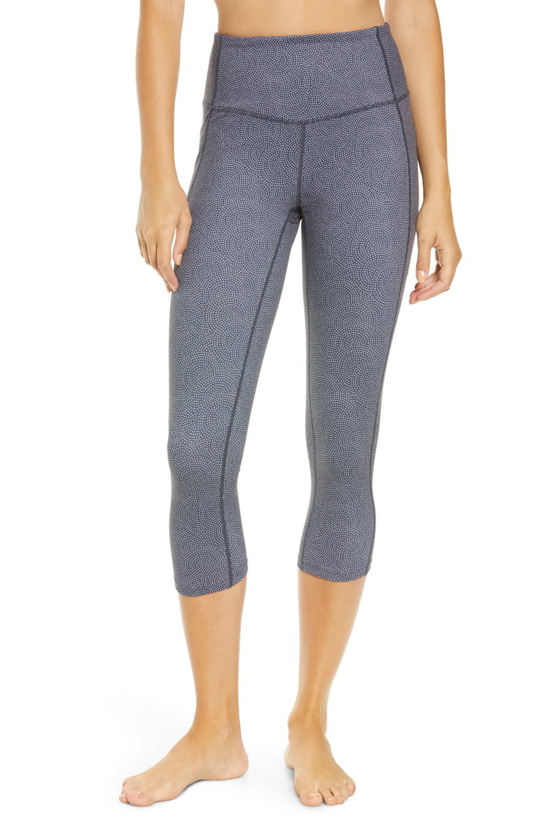 Model wearing Zella high-waist crop leggings in dark gray dotted print 