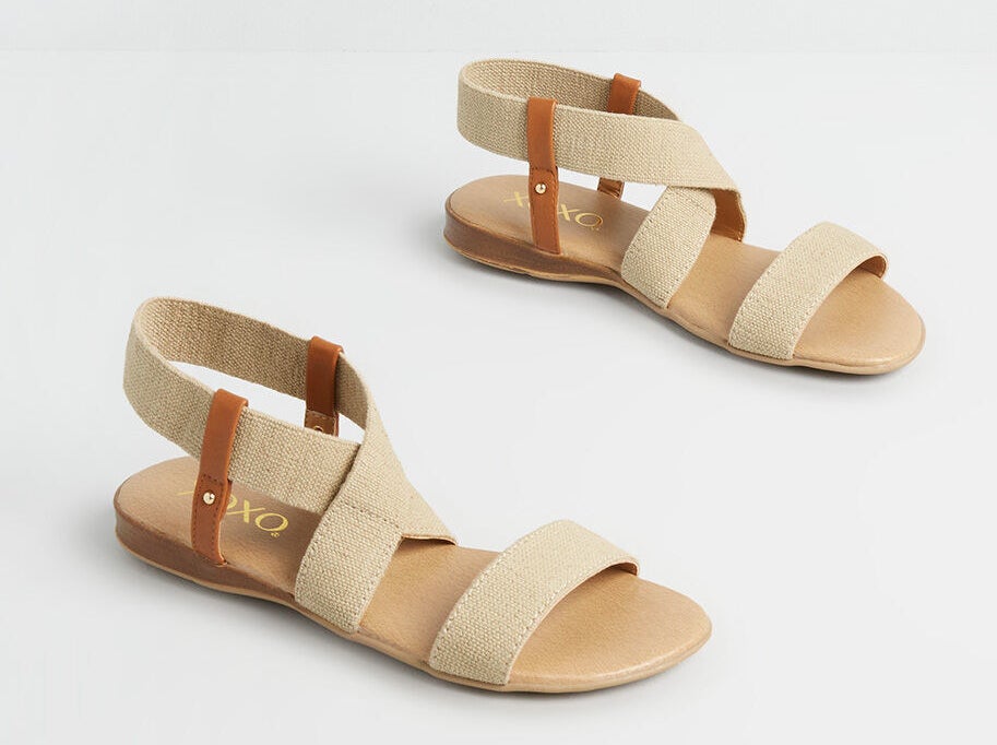 The flat sandals with beige and tan straps