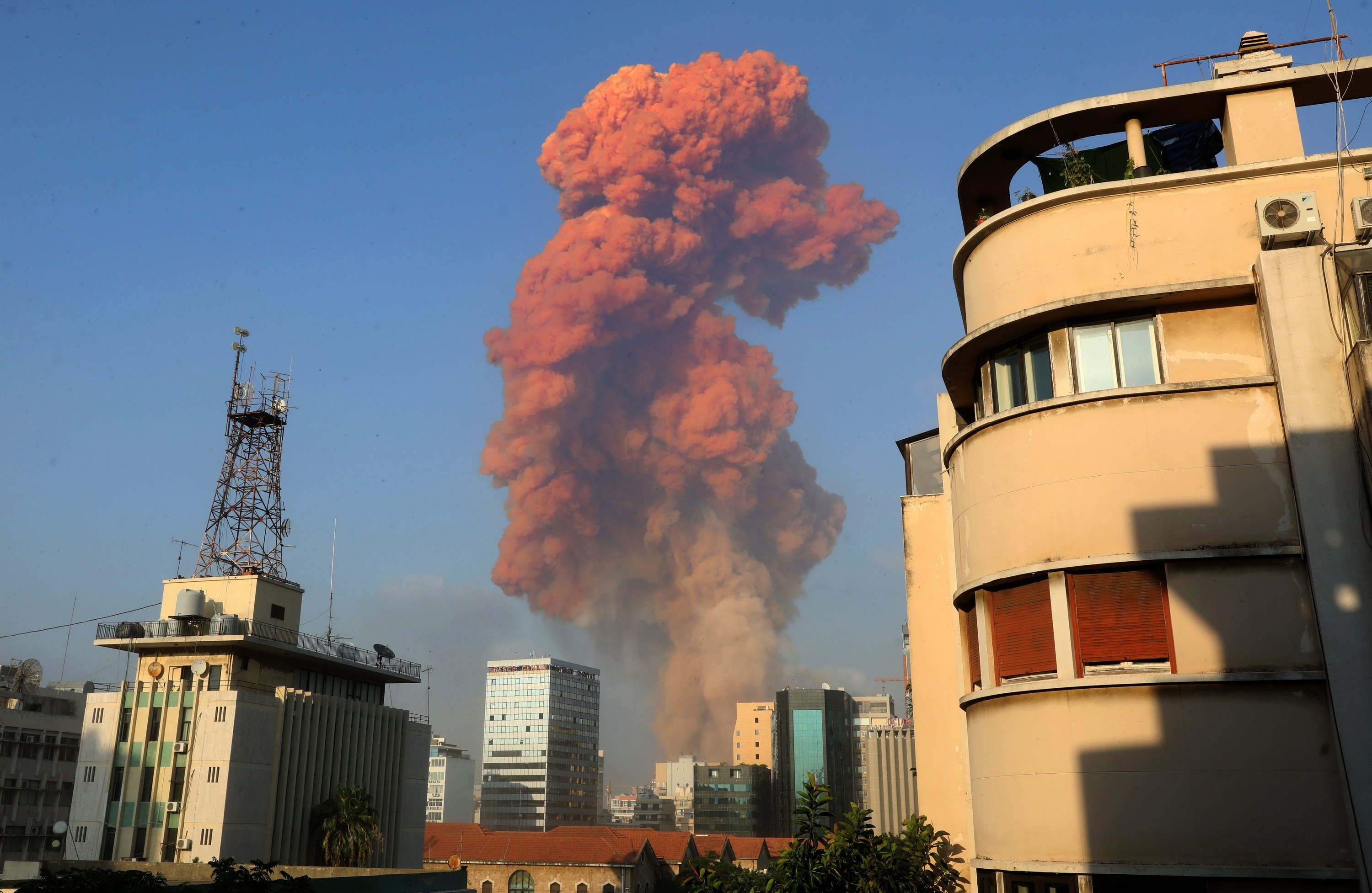 レバノン首都で大規模な爆発 70人以上が死亡 4000人以上負傷