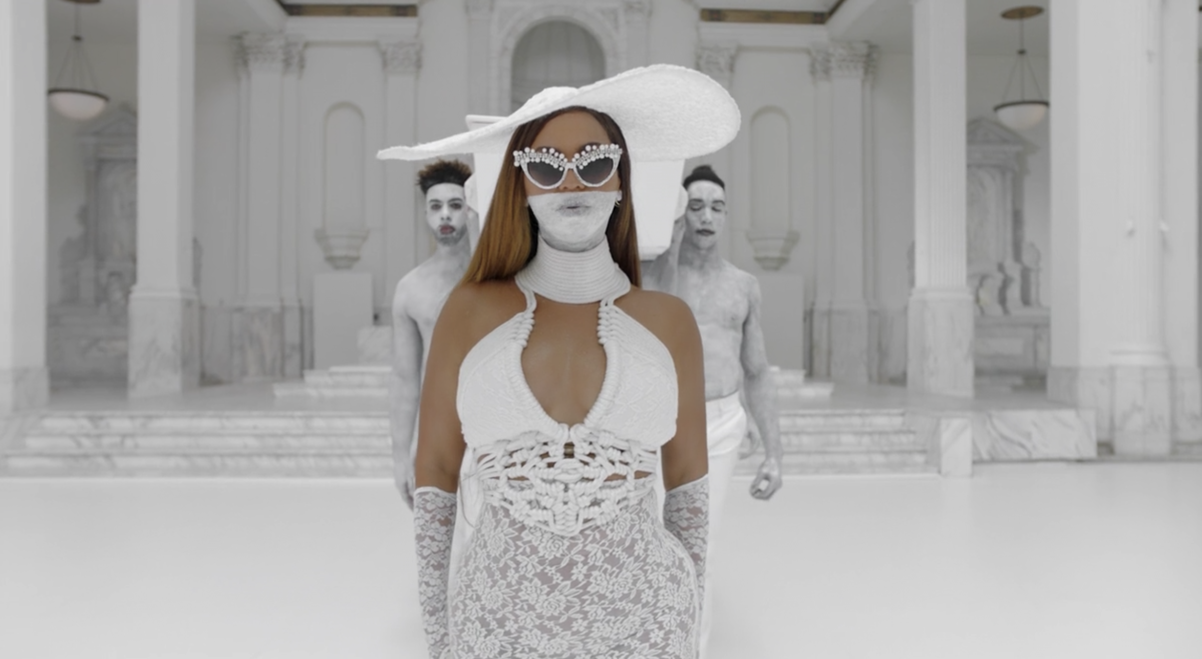 Beyoncé with a white dress made of rope at the top and lace at the bottom