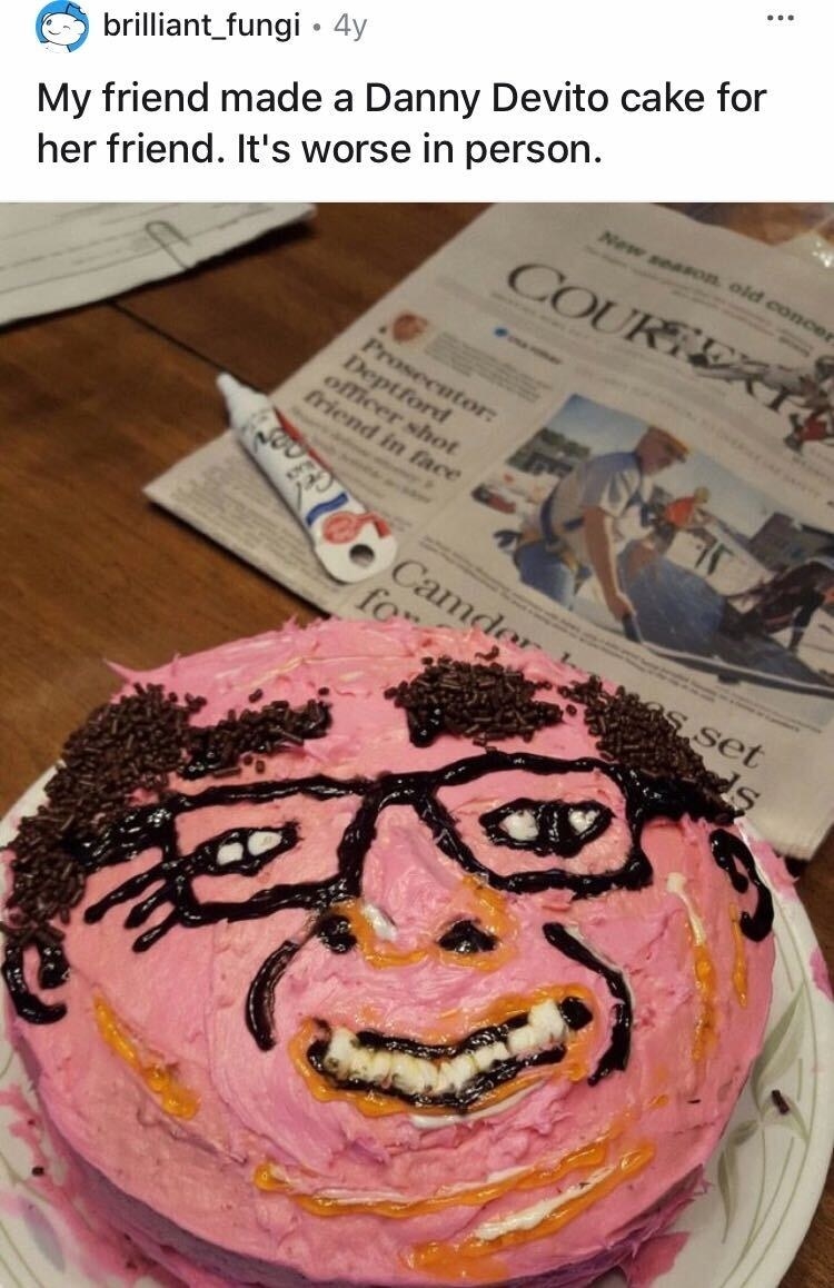 A botched cake that&#x27;s supposed to look like Danny DeVito but looks nothing like him