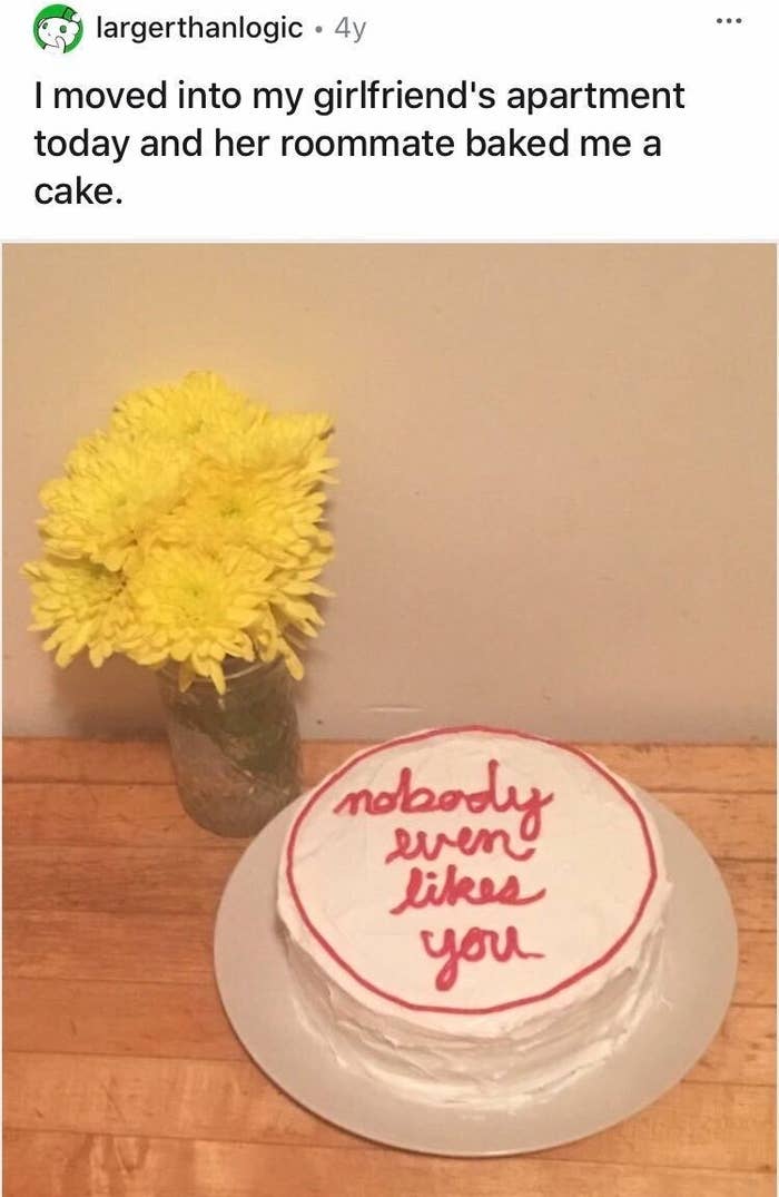 A cake gifted from a person to their roommate&#x27;s boyfriend that says &quot;Nobody even likes you&quot;