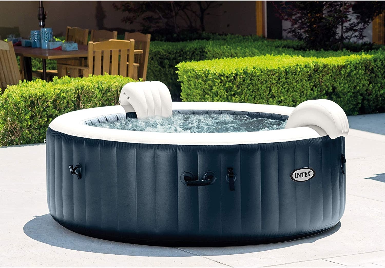 The circular hot tub with two backrests
