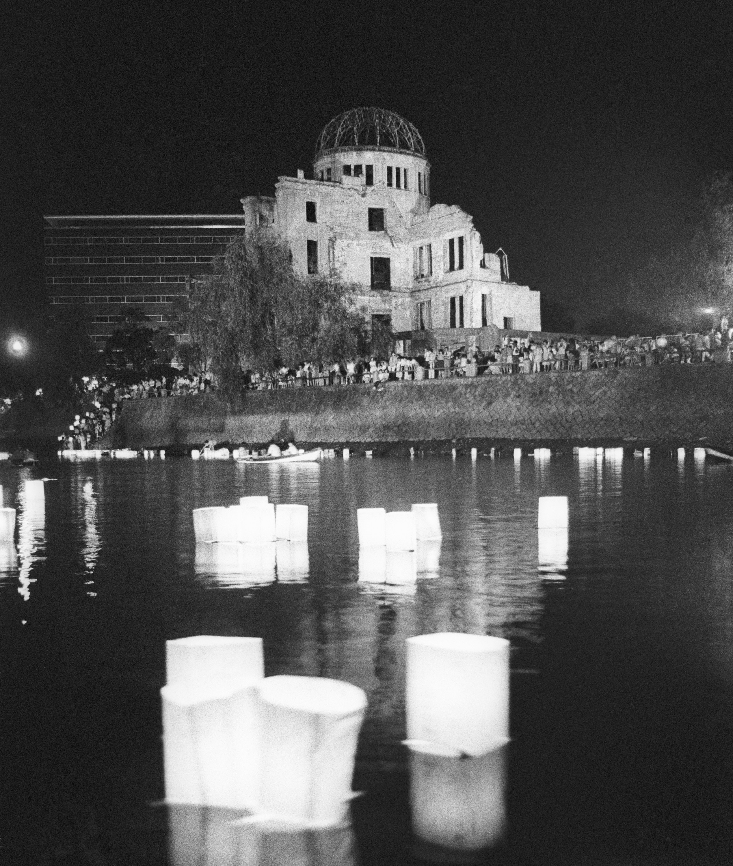 広島の被爆から今日で75年 写真で振り返る 原爆ドームを取り巻く風景