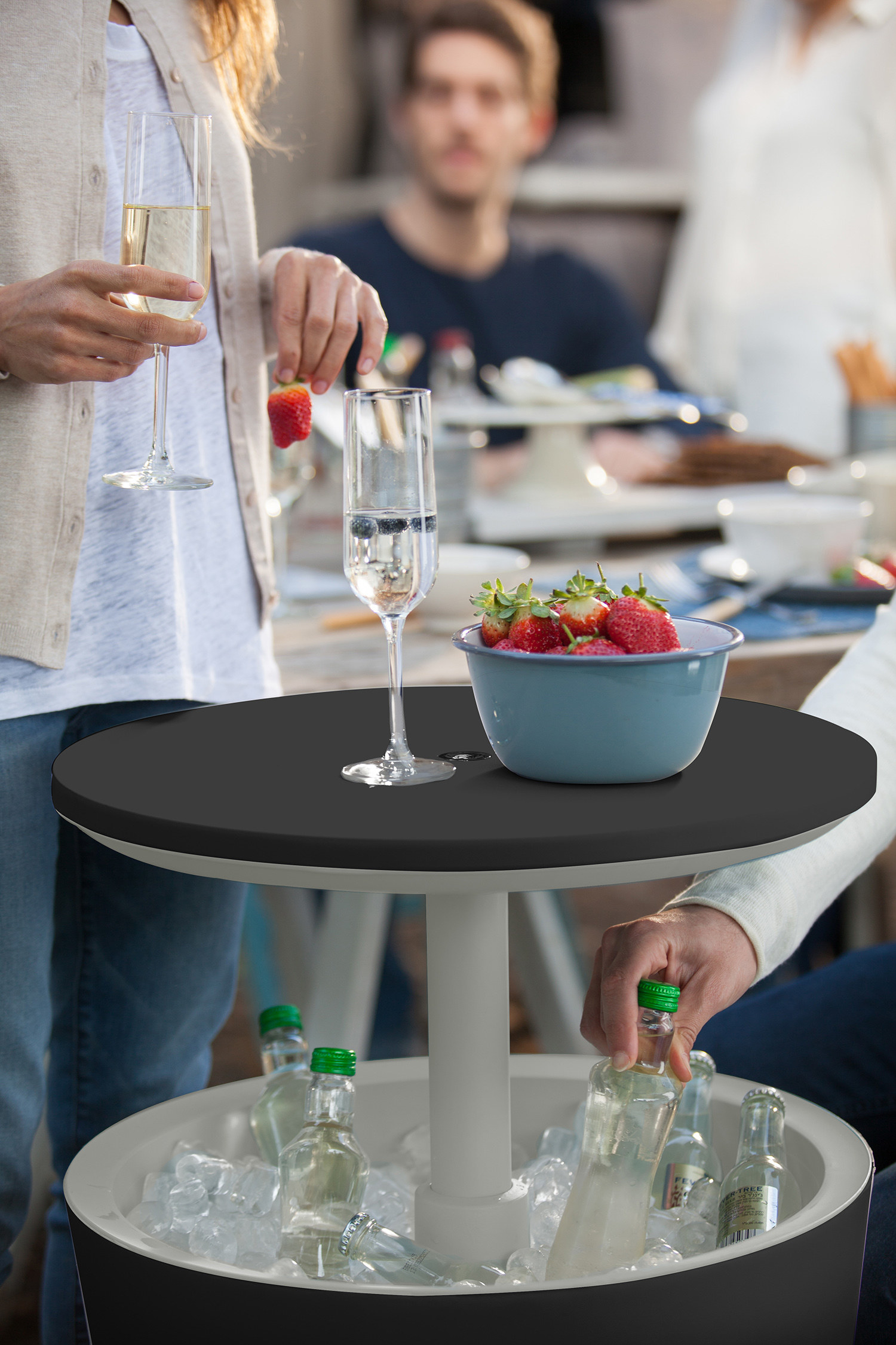 the cooler that pops up to be a table