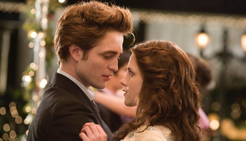 Edward and Bella dancing together at prom in Twilight