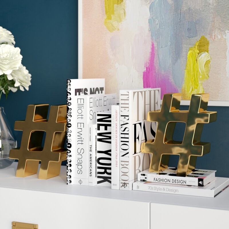 golden bookends shaped like a hashtag which is shaped like the number symbol or the tic-tac-toe grid