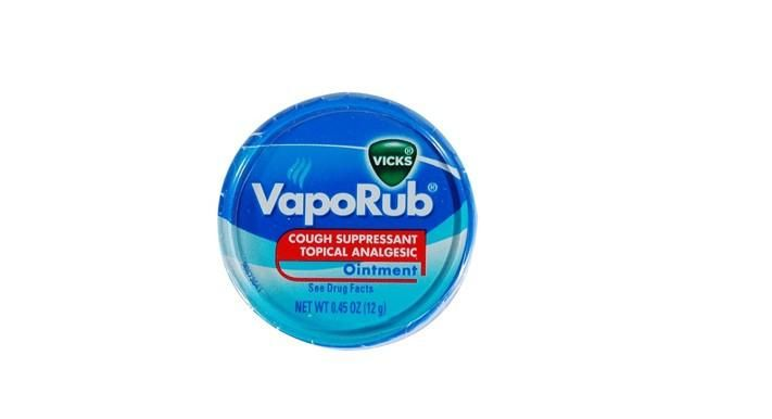 A small tin of Vicks VapoRub