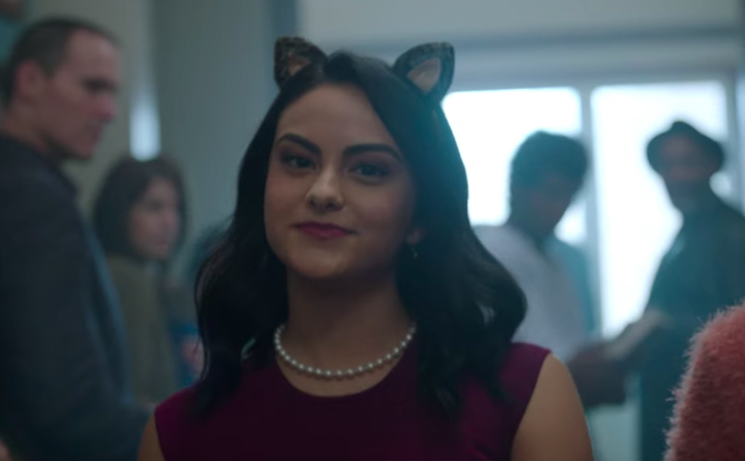 Veronica walking the halls with The Pussycats