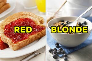 在左边，一块烤面包片上标有“红色”，右边是一碗格兰诺拉麦片，上面放着标有“金发”的蓝莓