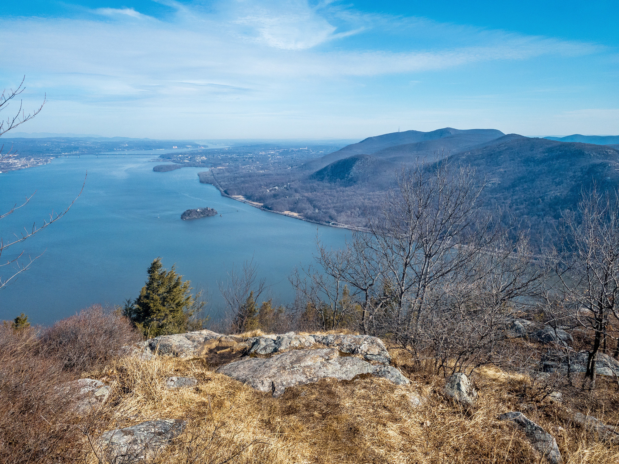 Looking at the Hudson River valley from the rocky top of Storm King Mountain. Mount Beacon and breakneck ridge are across the water.