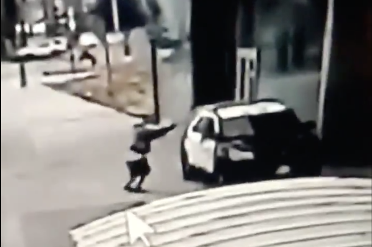 保安官 パトカー内にいた保安官補が、突然銃撃される。搬送先の病院では反警察