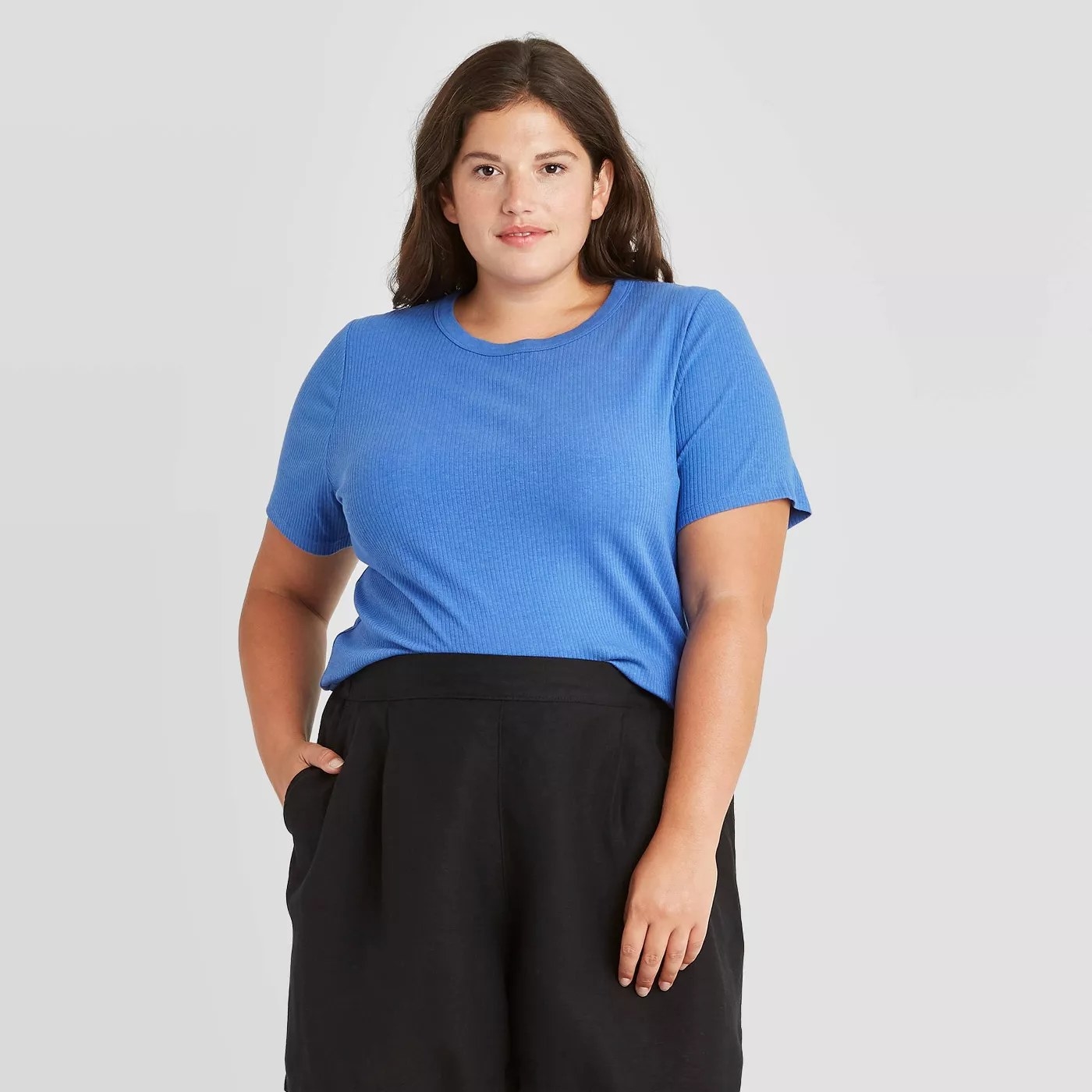 A model wearing a blue T-shirt