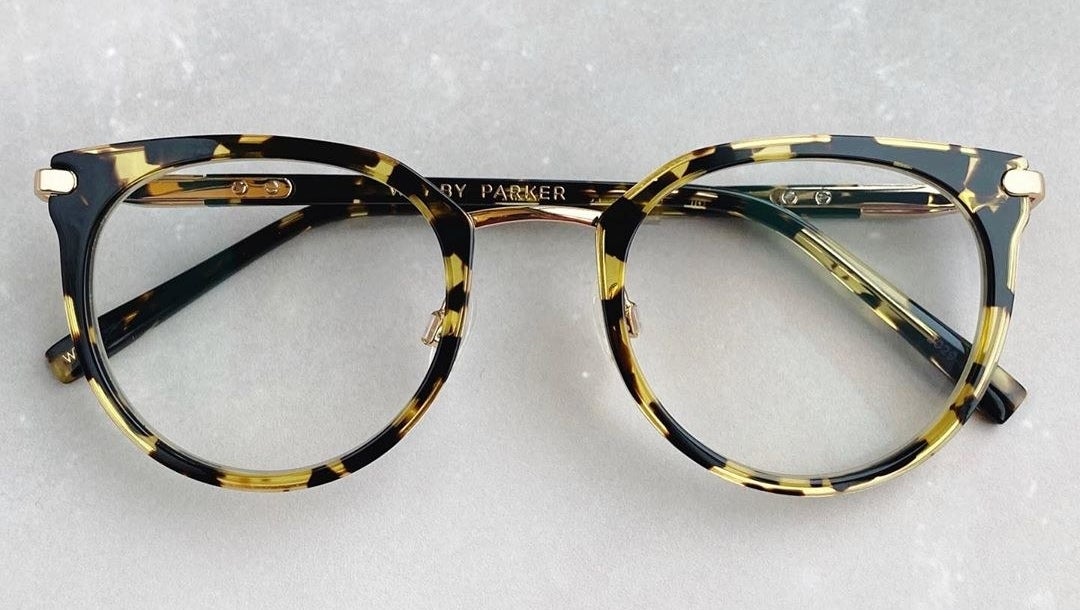 glasses with tortoiseshell frames 