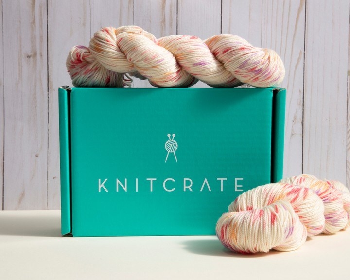 The kit with two rolls of yarn
